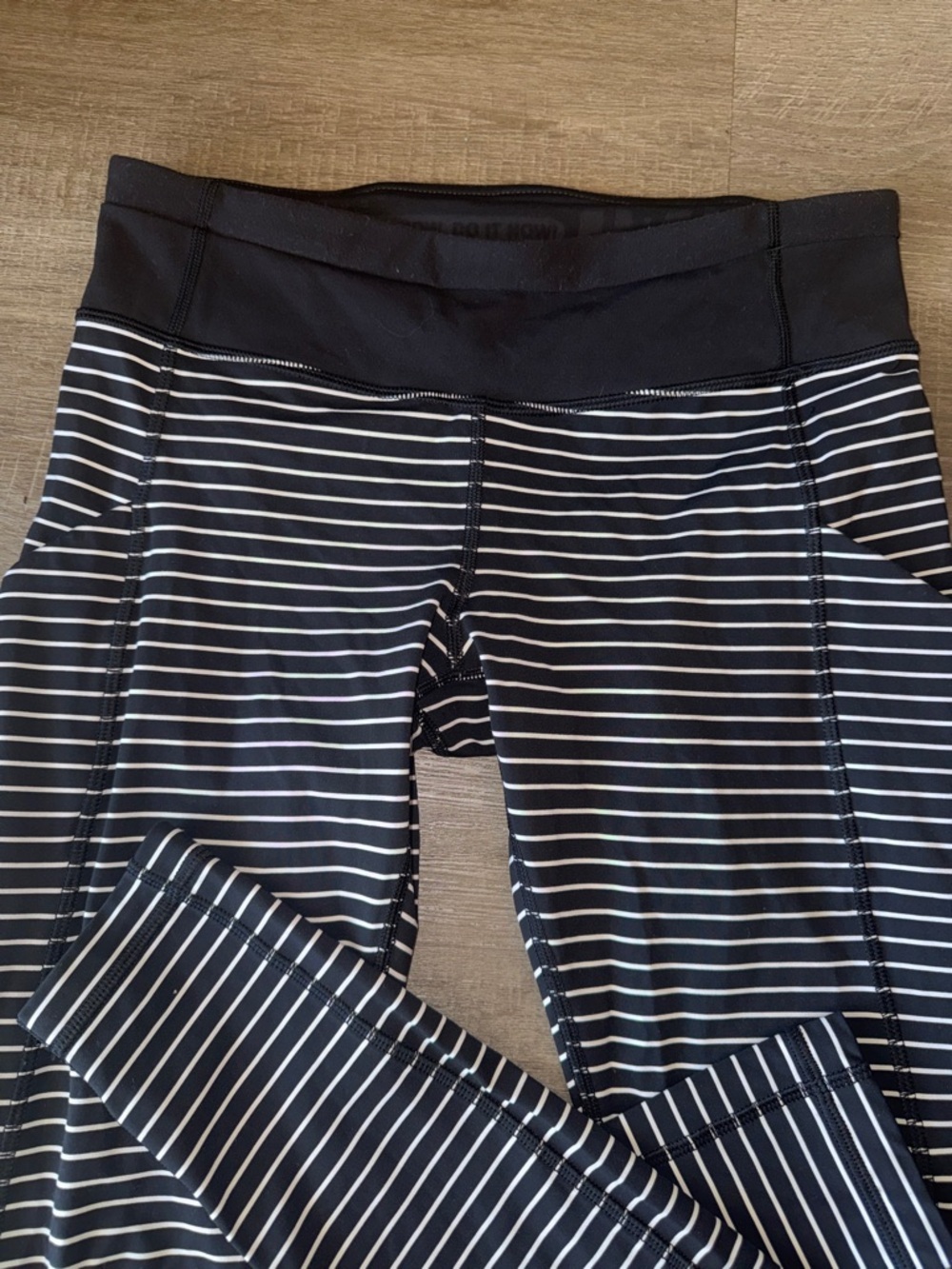 Lululemon Runday Crop Leggings - Parallel Stripe Black/White - Size 8 - Picture 5 of 12